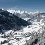 Fiif Pinzgau Chalet *